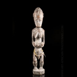 Statue africaine de maternité, peuple Baoulé de la Côte d'Ivoire.