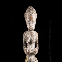 Statue africaine de maternité, peuple Baoulé de la Côte d'Ivoire.