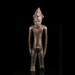 African statue combining aesthetics and refinement of the Senufo people of the Ivory Coast.