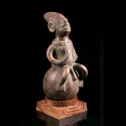 Terracotta Mangbetu jar -...