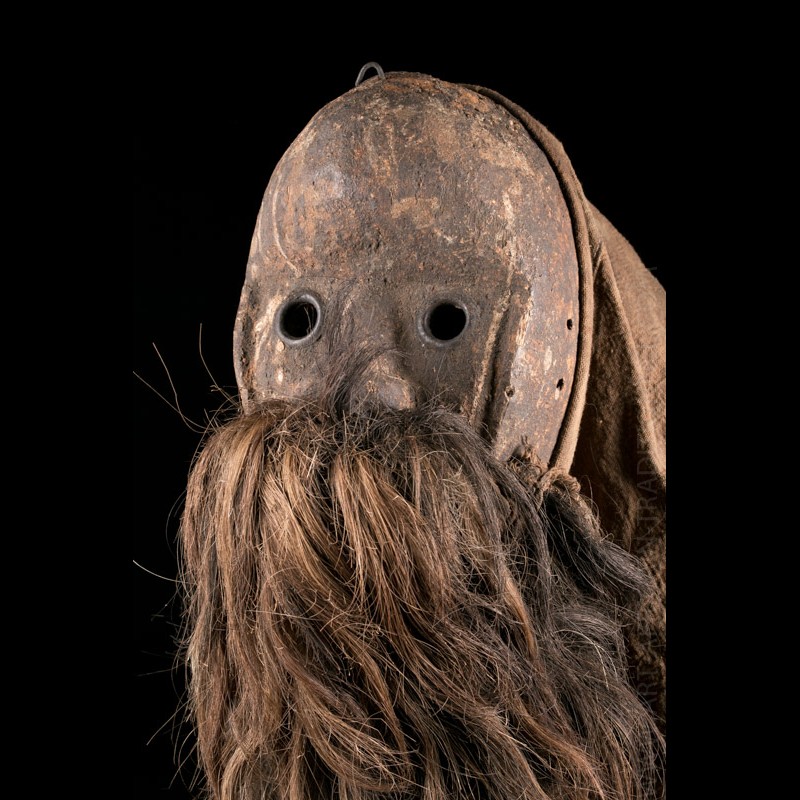 Rare African mask from Guinea originating from the Dan Guerzé ethnic group, astonishing authentic object of primitive art