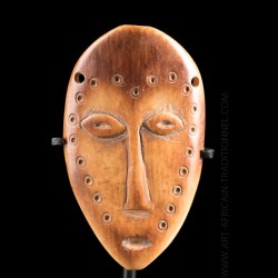 Petit masque rare et authentique d'origine Lega au Congo