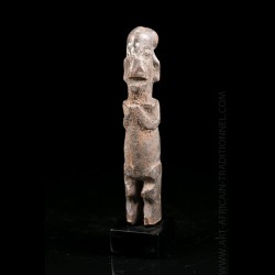 Authentique statue africaine du peuple Téké, représentant un ancêtre de haut grade.