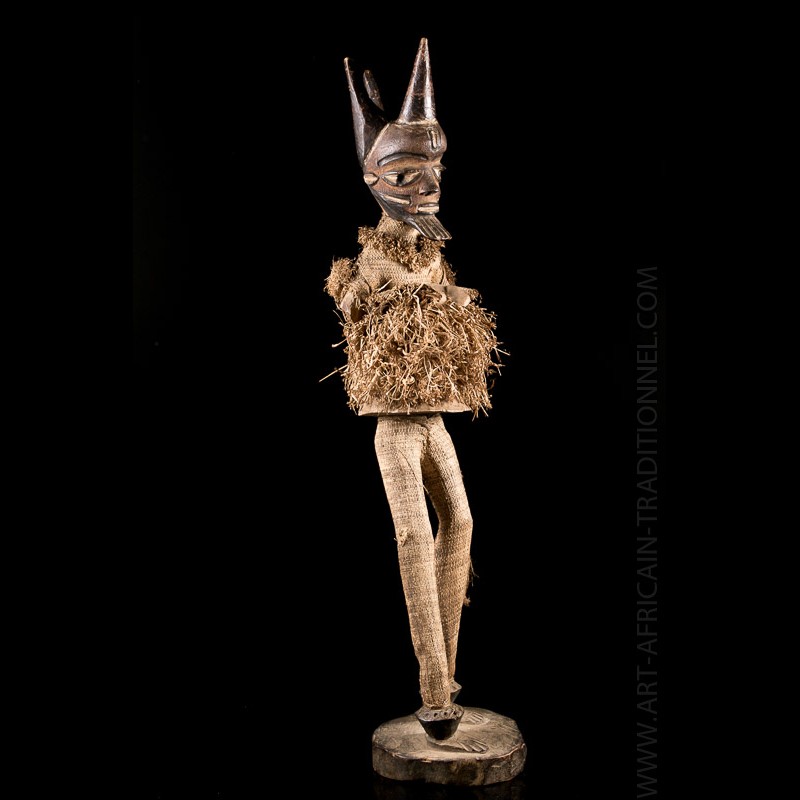 Pende dancer figure Congo - Auctions African Art Gallery