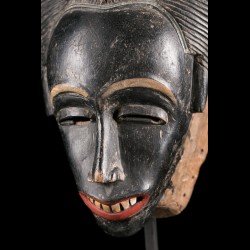 Ancien masque d'art tribal d'Afrique