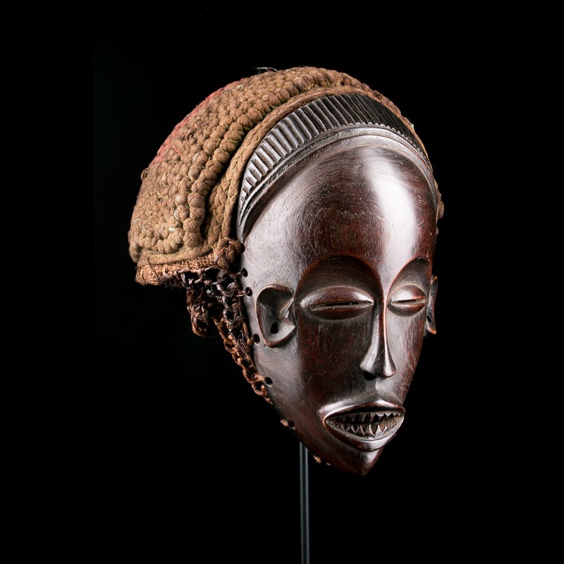Masque africain de belle femme Pwo Chokwe