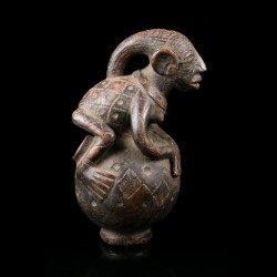 Anthropomorphic terracotta jar - Mangbetu - D. R. Congo