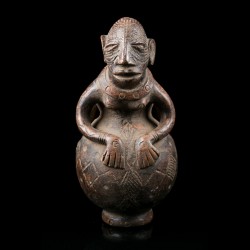 Anthropomorphic terracotta jar - Mangbetu - D. R. Congo