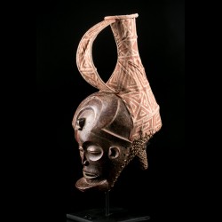 Masque d'art traditionnel d'Angola