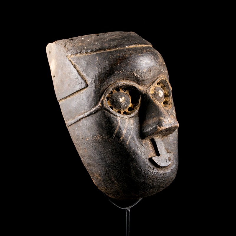 Authentique masque africain du peuple Kuba provenant d'une très jolie collection privée de Belgique.