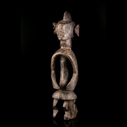 Statue africaine Mumuye, de par la forme souvent comparée aux œuvres de Giacometti