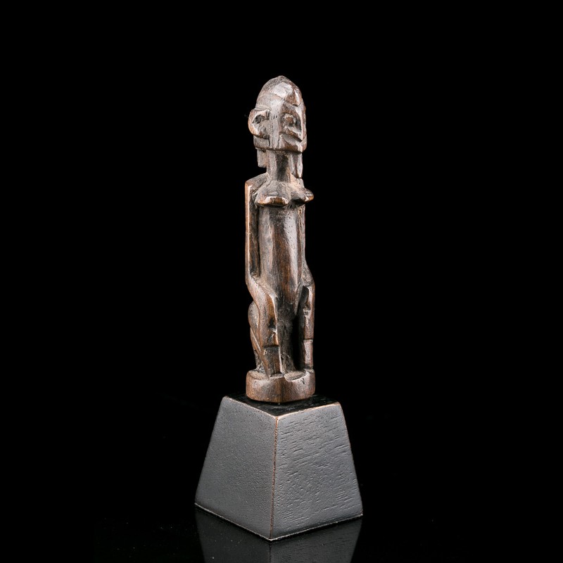 Authentic and old African Dogon statue