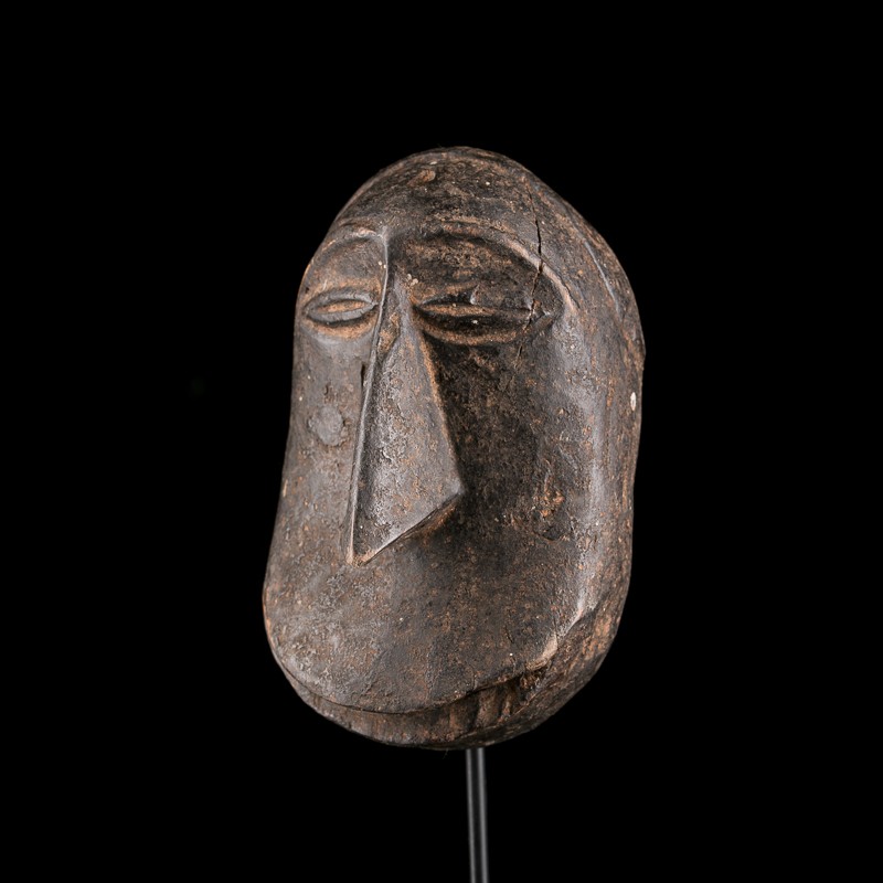 Masque de collection privée belge évoquant le chimpanzé, Soko Mutu, Hemba. Masque de collection privée belge évoquant le chimpanzé, Soko Mutu, Hemba.