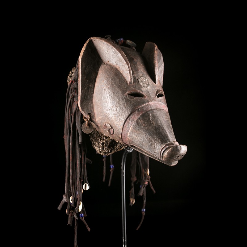 Célèbre masque Ngulu du peuple Chokwe.