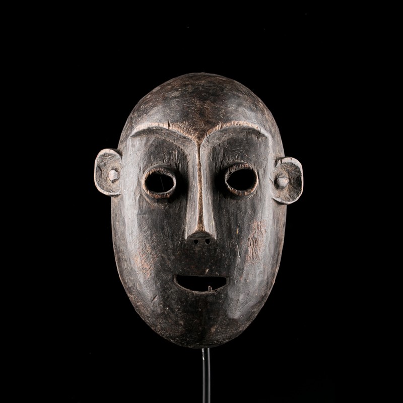Ches les Pende, les masques aux yeux ronds sont une caractéristique Tundu.