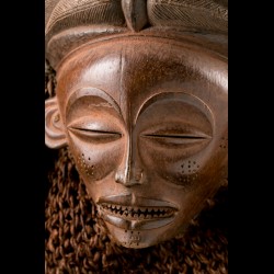 Tschokwe mask close up
