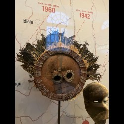 Masque africain Pende Gitenga du Musée Royal de l'Afrique Centrale