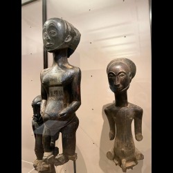 Statues africaines Hemba Singiti au Musée Royal de l'Afrique Centrale