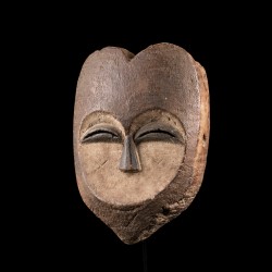 Masque africain pipibudze de la société Beete, groupe ethnique Kwele