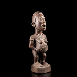 Belle œuvre aux proportions équilibrée évoquant le thème de la maternité, Pfemba, Peuple Kongo.