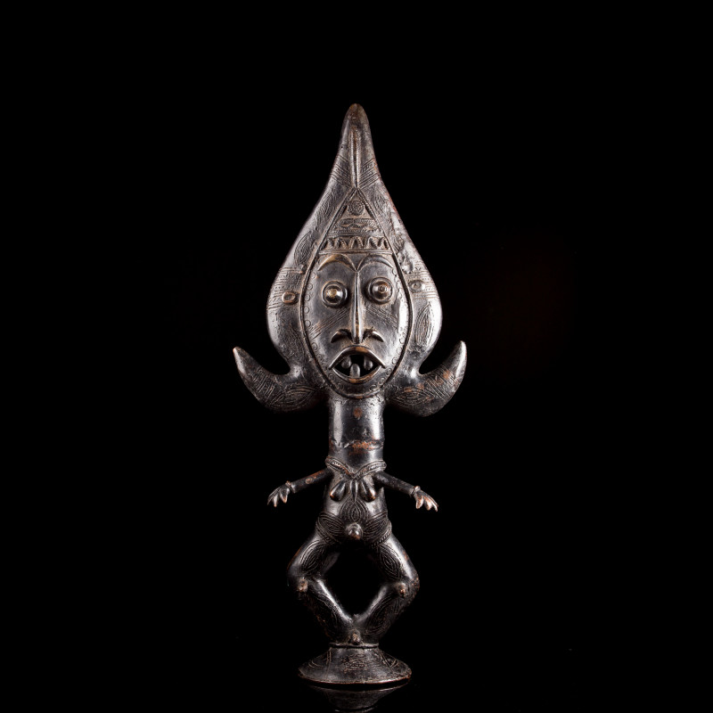 Mahongwe African bronze statue