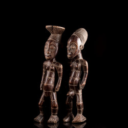 Couple de statues d'ancêtres africaines Mangbetu au Congo