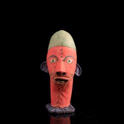 Reliquary head in cloth from the Bwende