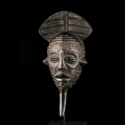 Lulua mask of african art
