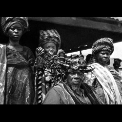 Dignitaires Yoruba avec scarifications sur le visage