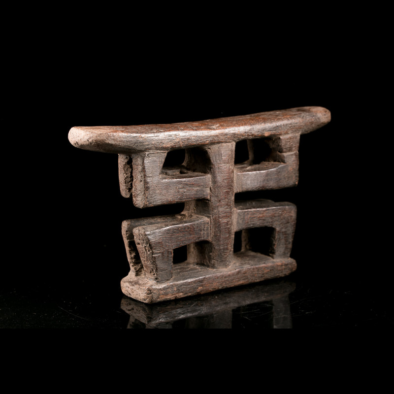 Mfinu African headrest and neckrest