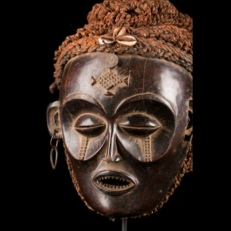 Chokwe Mwana Pwo Mukanda mask - African art masks from Angola