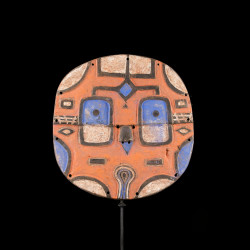 Masque africain Bateke à la polychromie d'origine, RDC, vers 1960.