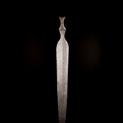 Couteau Boa Angba de haute qualité et de forme rares. Arme traditionnelle de première génération.