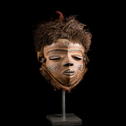 Masque Pende provenant de la prestigieuse collection privée de Allan Ridel, France.