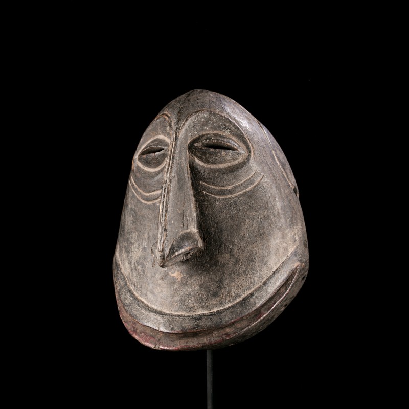 African mask from hemba people