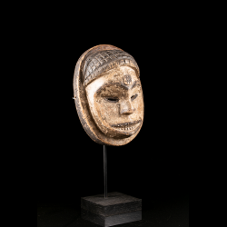 African art mask from Eket people