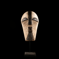Masque africain authentique du Congo