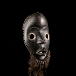 Masque de la collection d'art africain Schmidt