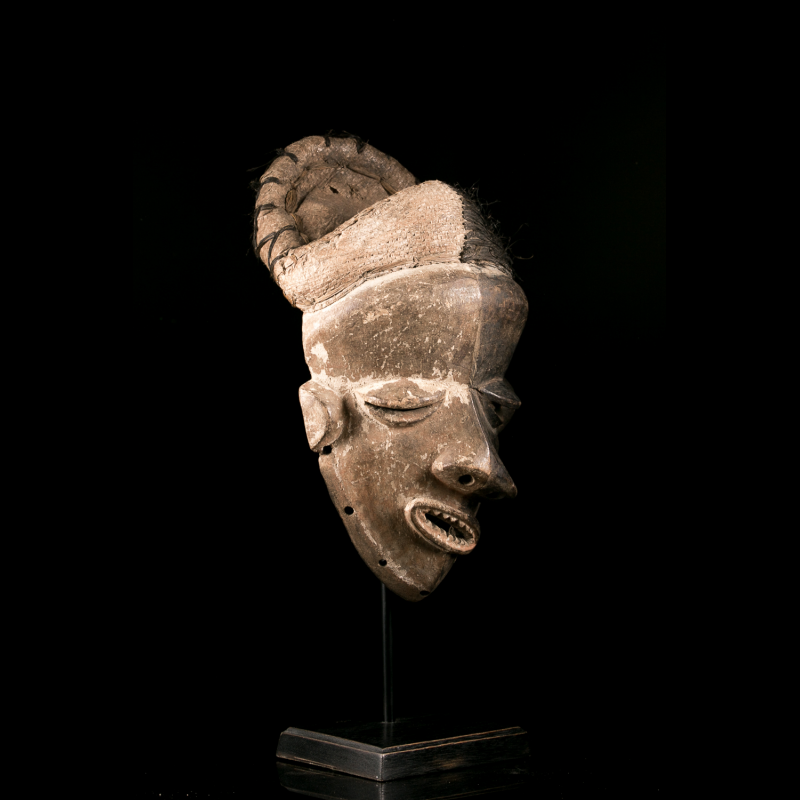 Pende Mbangu mask - African masks from the Congo