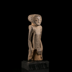 Kusu Hemba half figure