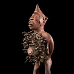 Statue de pouvoir Kongo Nkisi Nkondi