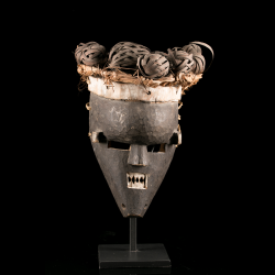 Salampasu african mask