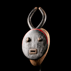 Tribal art mask of the Goli