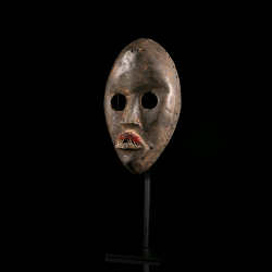 Masque Dan avec support en métal