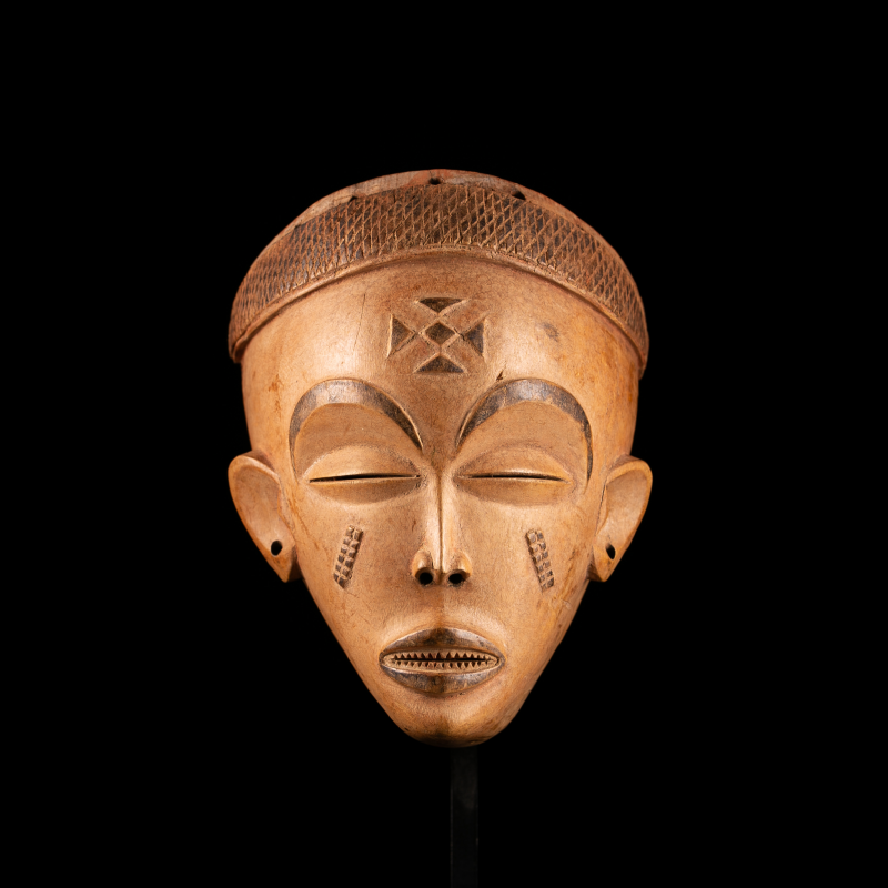 Chokwe Mwana Pwo mask with support