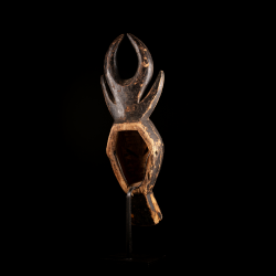 Masque Kwele avec socle