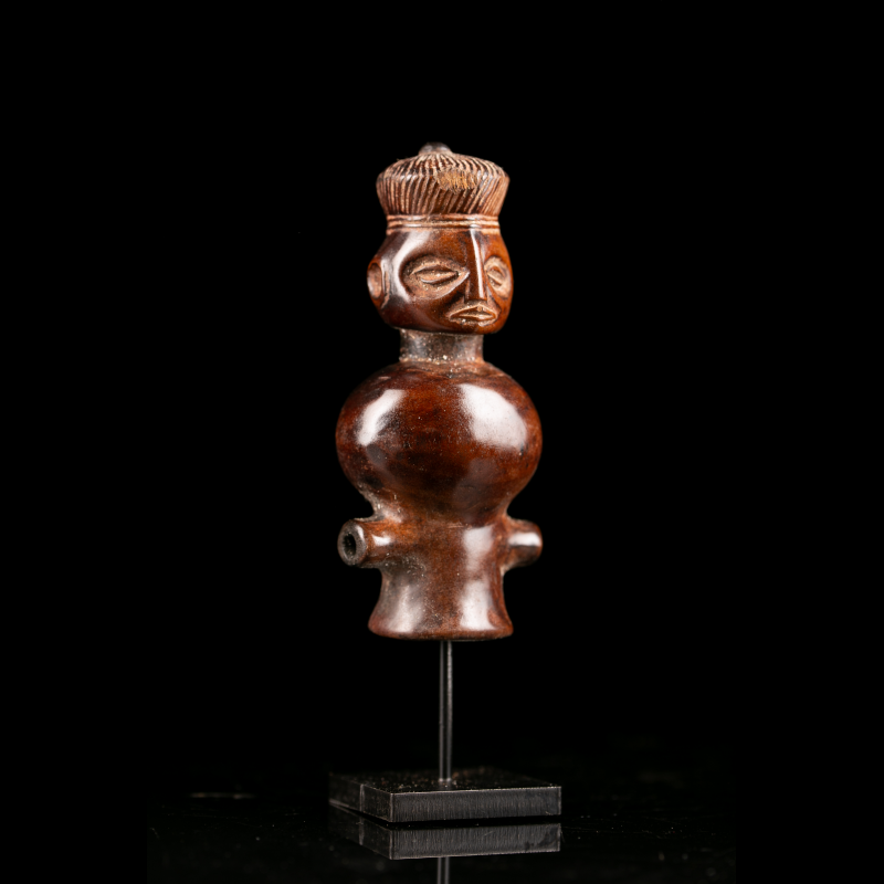 Ancien sifflet de chasse Lwena Chokwe anthropomorphe, Angola et République Démocratique du Congo.