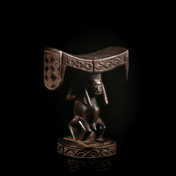 Sculpture anthropomorphe Yaka Musaw janiforme en bois, remarquable patine ancienne.