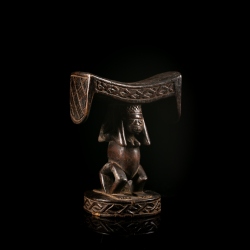 Profil de l'appuie-nuque traditionnel Yaka, région du Kwango, Congo.