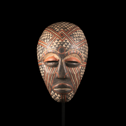 Masque Kuba Ngaady a Mwaash polychrome – vue de face